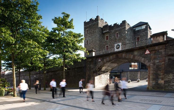 Tourist visitors along Derry-Londonderry City Walls